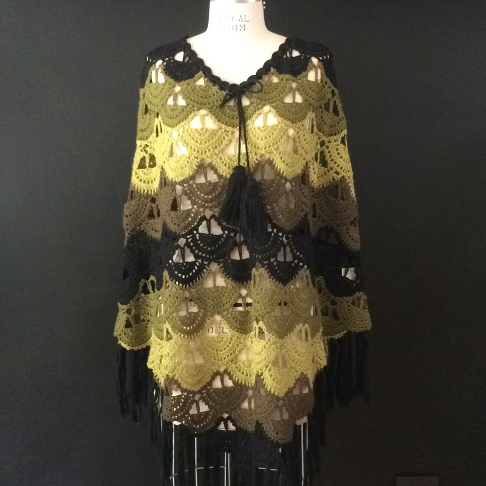 Diabless crochet poncho